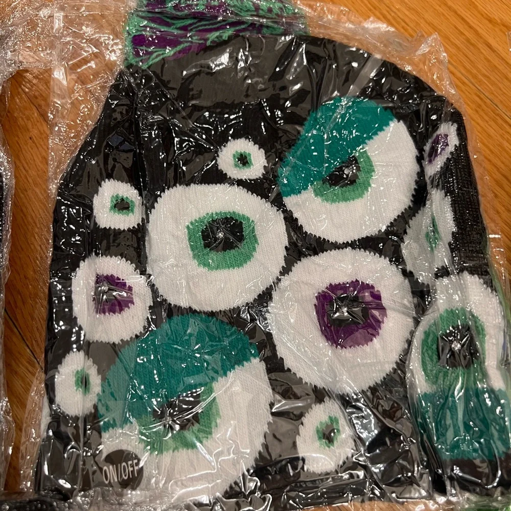 - 6 new hats Halloween